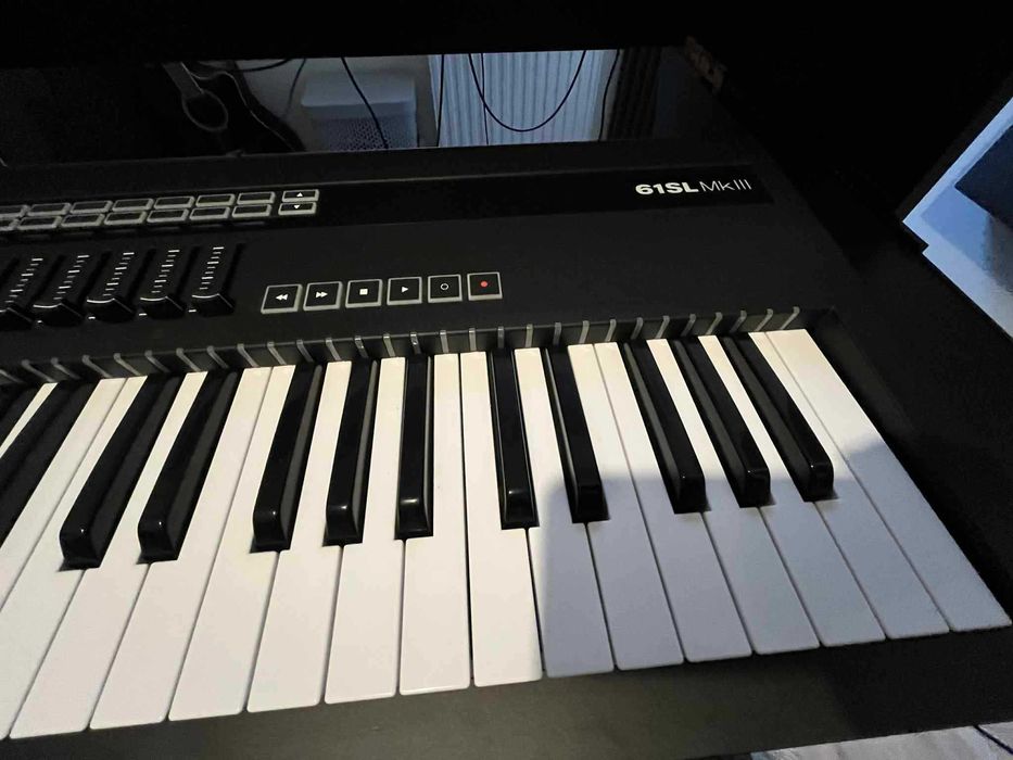 Klawiatura sterująca MIDI z sekwencerem Novation 61SL MKIII Masterkeyb