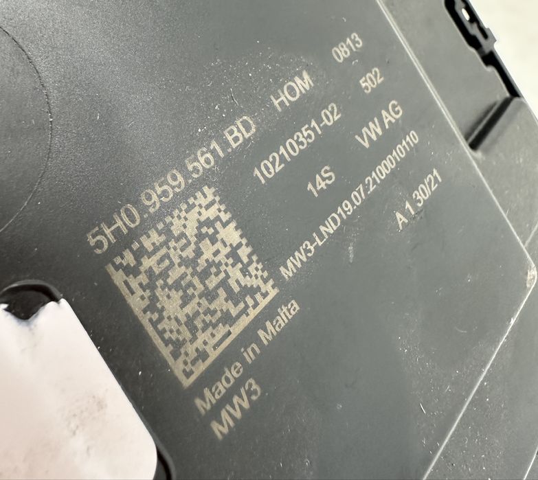 Volkswagen Golf VIII lampka podsufitki SOS kabiny przód VW przednia