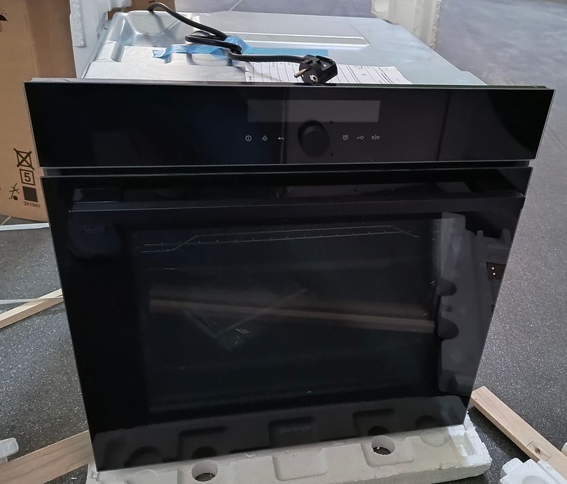 Продам новый духовой шкаф Gorenje BO798S37BG