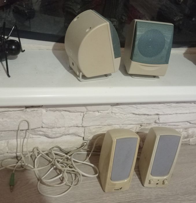 Колонки разные 200,300 и 700.Машина От батареи,сети,Флешка,радио.