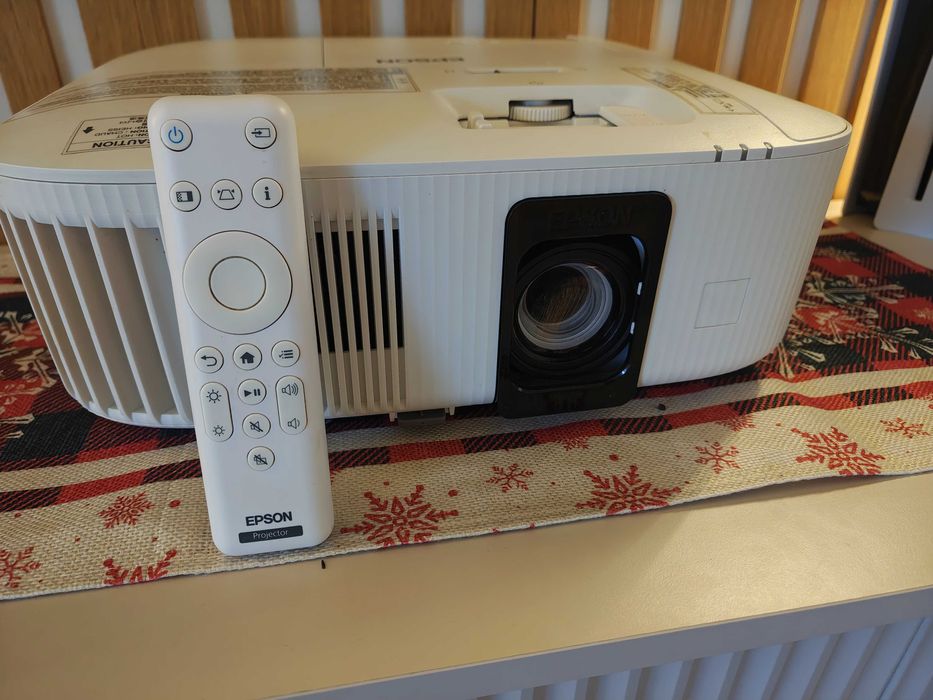 Projektor Epson dla graczy , kino domowe  tw6150 4k HDR