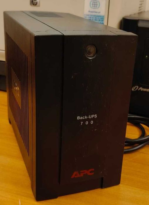 UPS APC model BX700U-GR 700VA 390W zasilacz awaryjny - uszkodzony