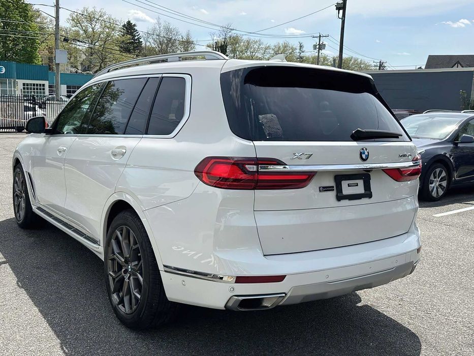 BMW X7      2020