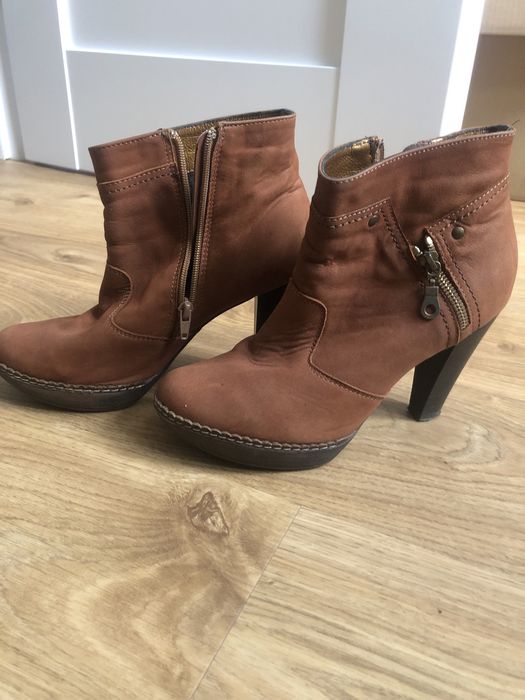 Zamszowe brązowe botki 39