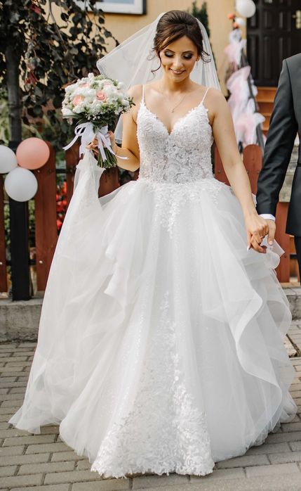 Suknia ślubna księżniczka z trenem, falbany, Elizabeth