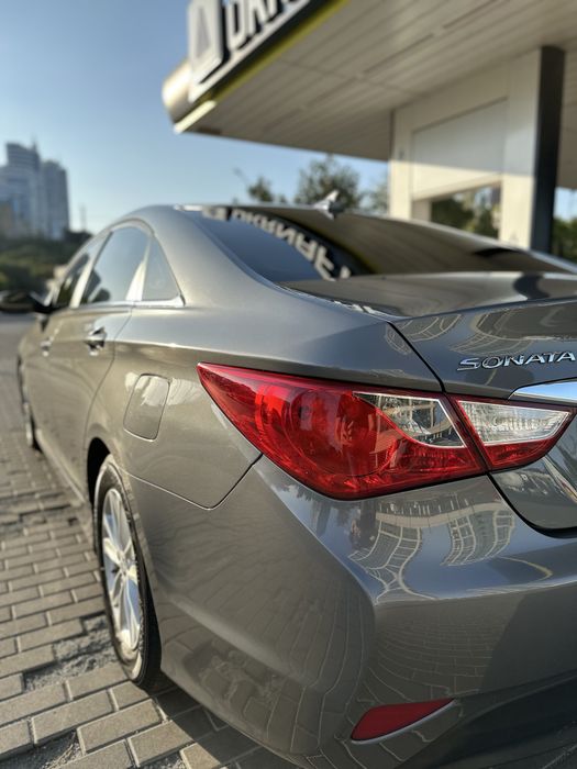 Hyundai Sonata 2014 року.