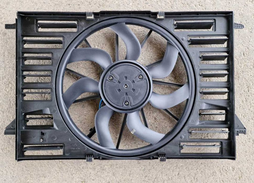 Вентилятор дифузор  радиатор кулєр Audi A6 C8 A6C8