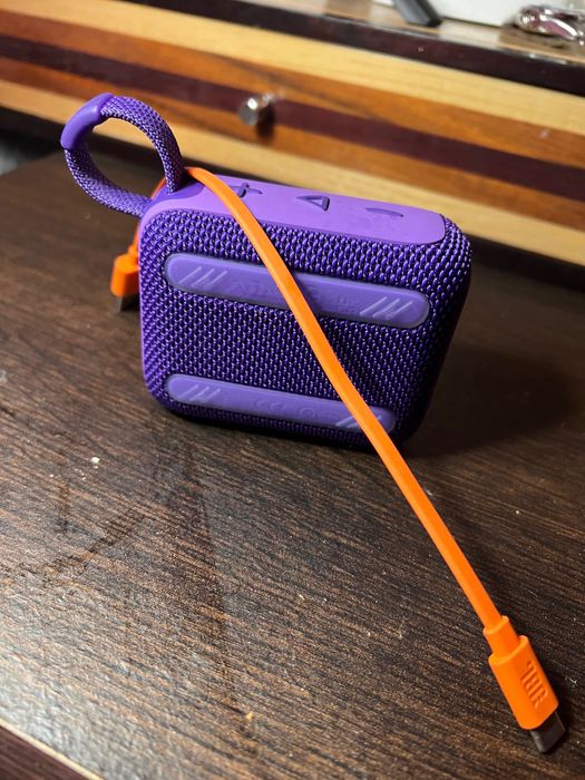 Coluna JBL GO4 roxa nova