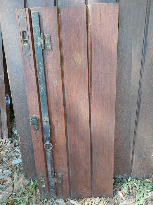 16 Portadas de madeira maciça de Sucupira em bom estado com ferragens