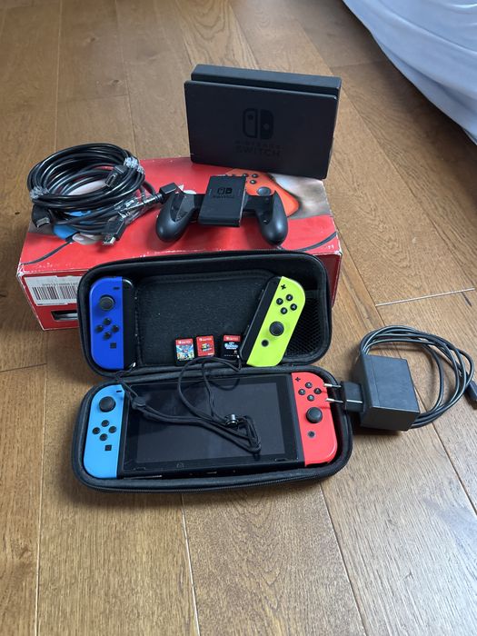 Nintendo swich + 3gry + dwa dodatkowe joy-con’y
