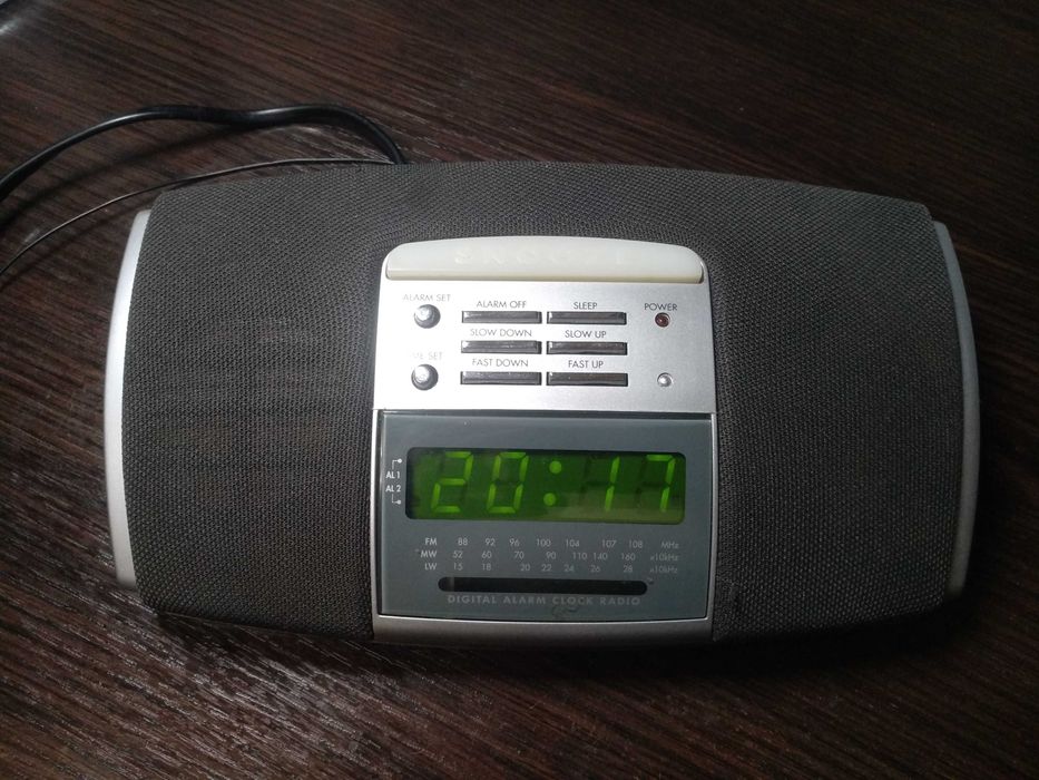 Цифровые часы-будильник Schneider SCR35 с радио FM/MW/LW