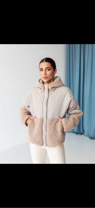 Жіноча курточка колір молочний нова