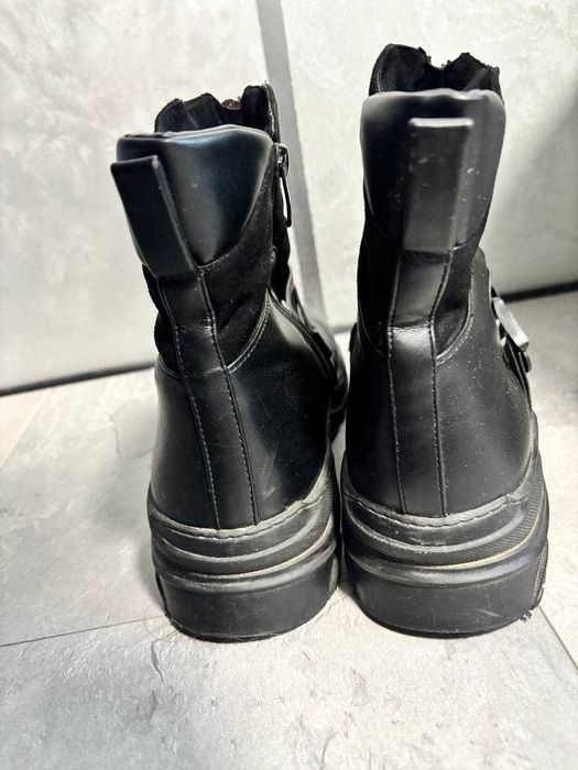 Продаю жіночі шкіряні чобітки