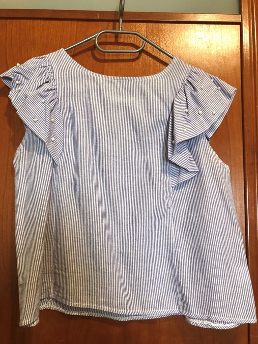 Blusa às riscas azul e branco