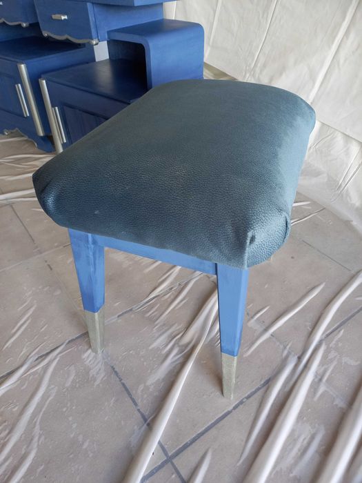 Móvel antigo renovado