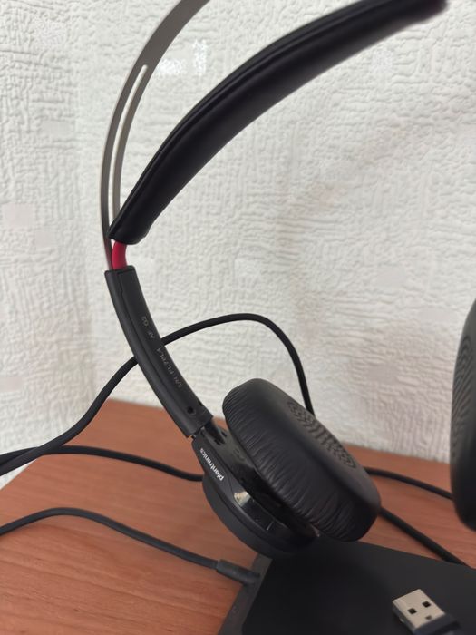 Plantronics Voyager Focus UC (B825) – słuchawki bezprzewodowe ze stacją dokującą, certyfikat MS Teams