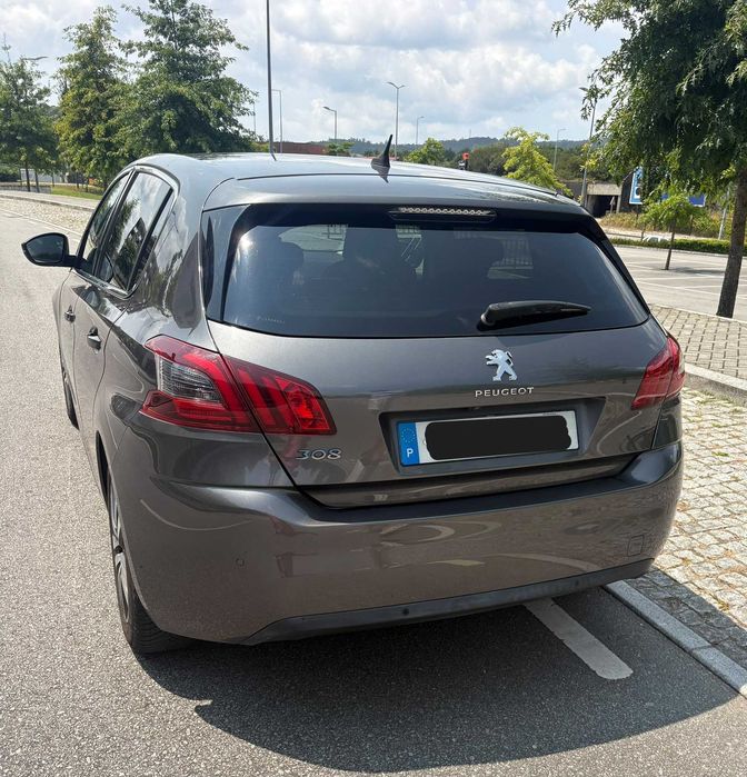 PEUGEOT 308 1.2 PureTech Business Line