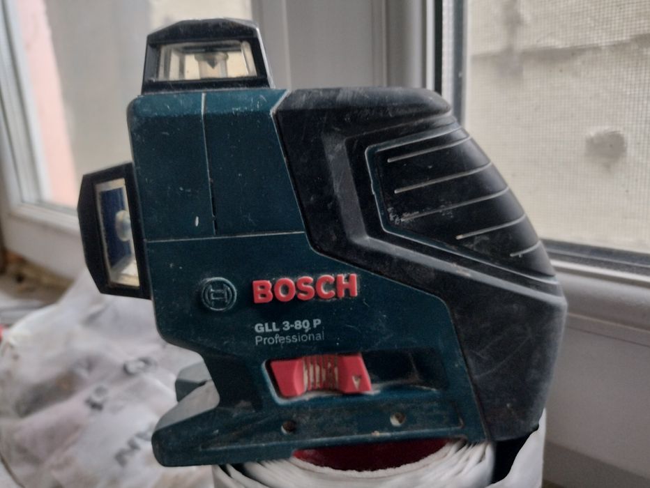 Лазерный уровень Bosch gll 3-80 р