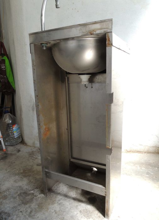 Lavatório / Lava-mãos Industrial Inox de Pé com Pedal