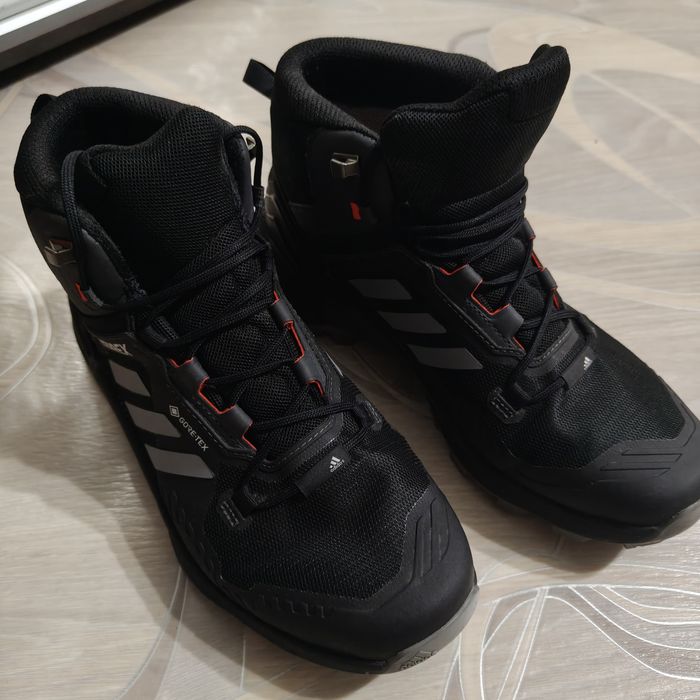 Продам зимние кроссовки Adidas Terrex GTX