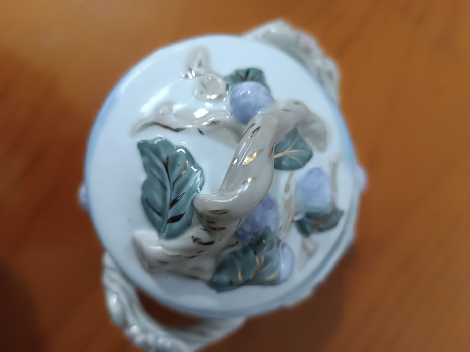 Açúcareiro ou Terrina Pequena. Porcelana Antiga