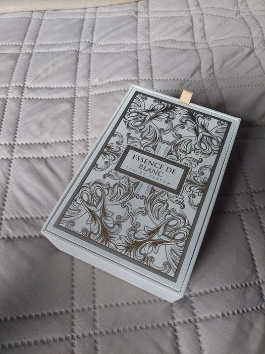 Essence de Blanc - French Avenue - Portes Grátis
