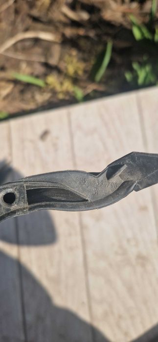 5G9839700B VAG  уплотнитель двери задній правий (на двери)