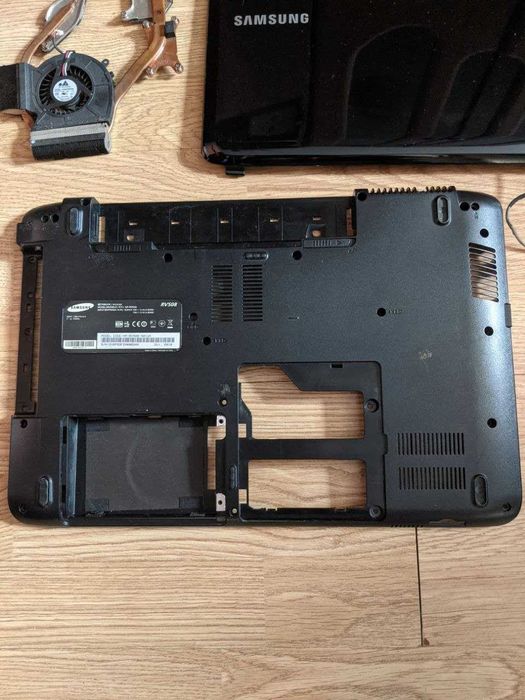 Ноутбук Samsung RV508 15.6" на деталі