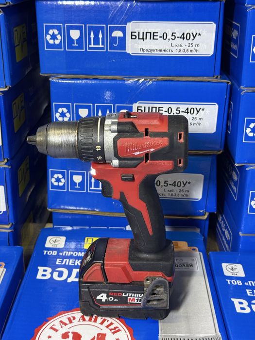 Шуруповерт Milwaukee M18 шурупокрут