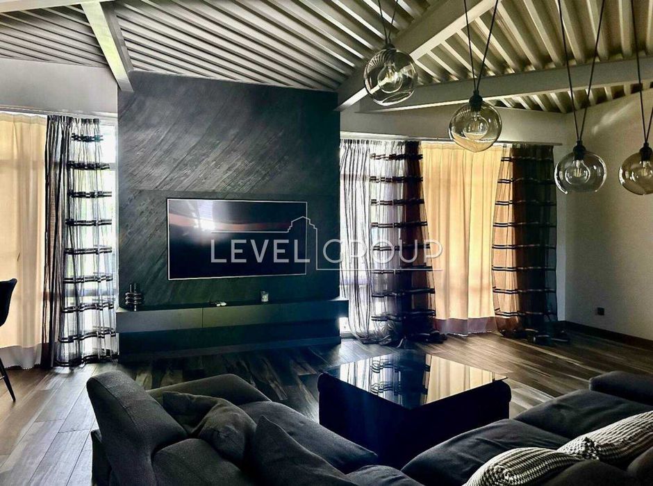 Продається сучасний будинок з якісним ремонтом у Русанівських садах