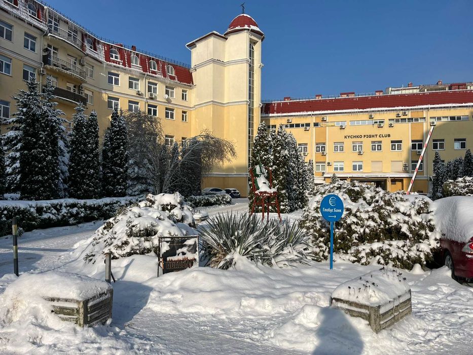 Продаж неж приміщення 1 пов ЖК Чайка(до метро 10 хв) 200м кв  дешево