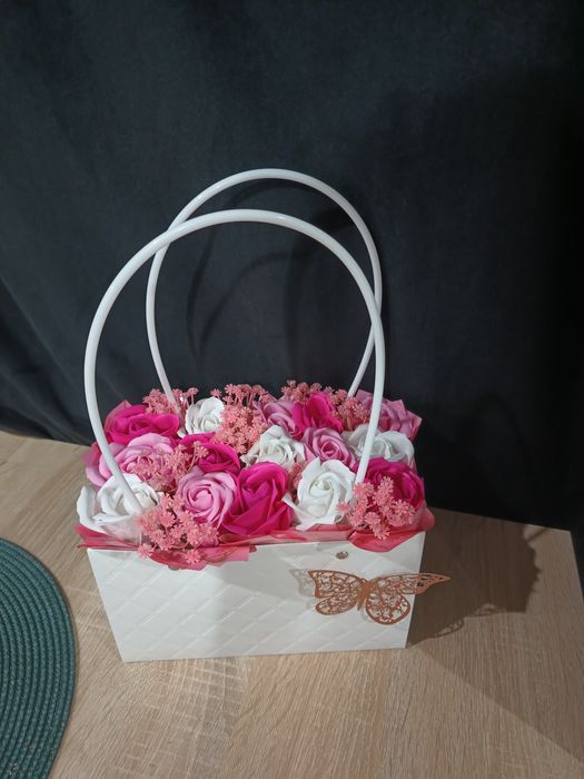 Bukiet z róży mydlanych Torebka box z róży mydlanych na każdą okazję