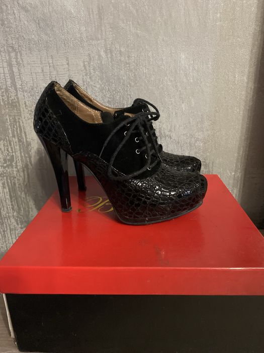 Ботильони, ботильйони, гарні туфлі