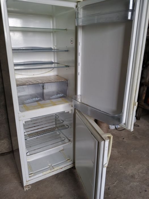 Холодильник б у работает