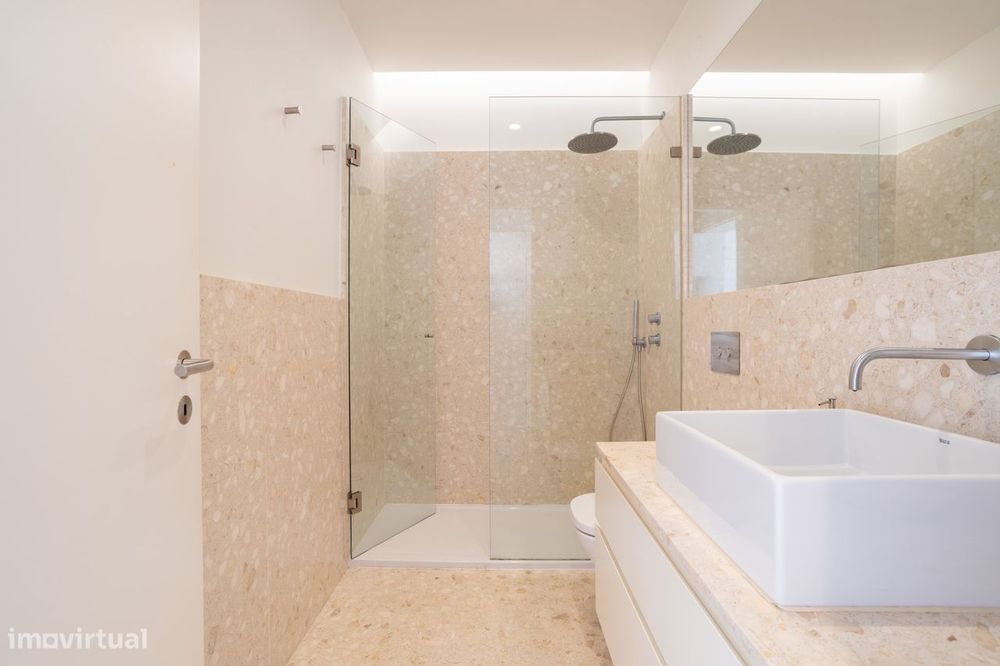 T2 Remodelado por Arquiteto na Ajuda, Mobilado, com Vista Rio e Varand