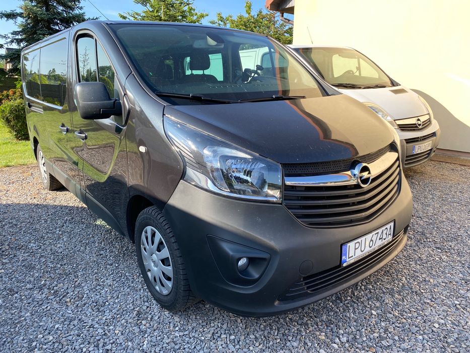 Nowy Renault Trafic 9-osobowy rok2025 wynajem busa bus wynajem
