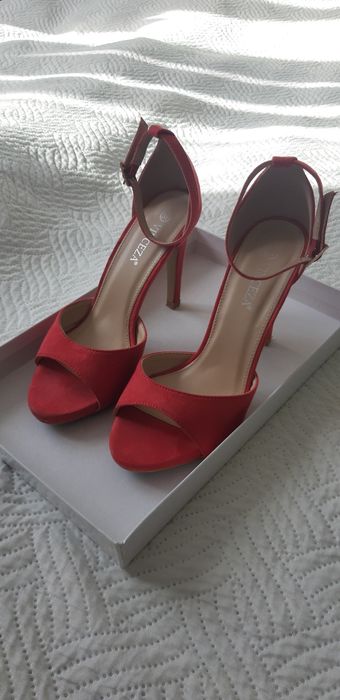 Eleganckie Buty kolor malinowy, rozmiar 37