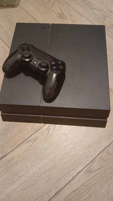 Konsola ps4+pad sprawna