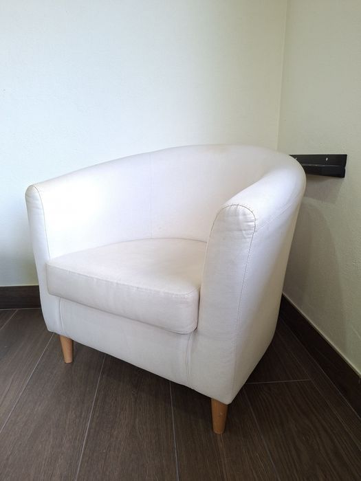 Poltrona bege – "tipo" IKEA Tullsta