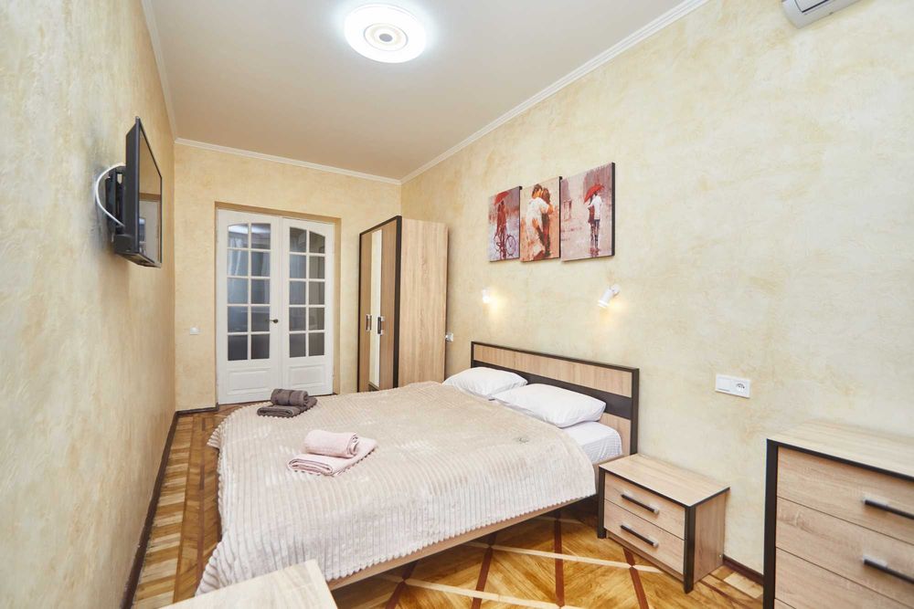 2 раздельные спальни. Дерибасовская. Р-н Амстердам. Балкон. Хозяйка