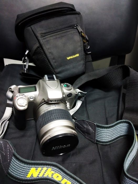 Nikon F55 com lente e bolsa