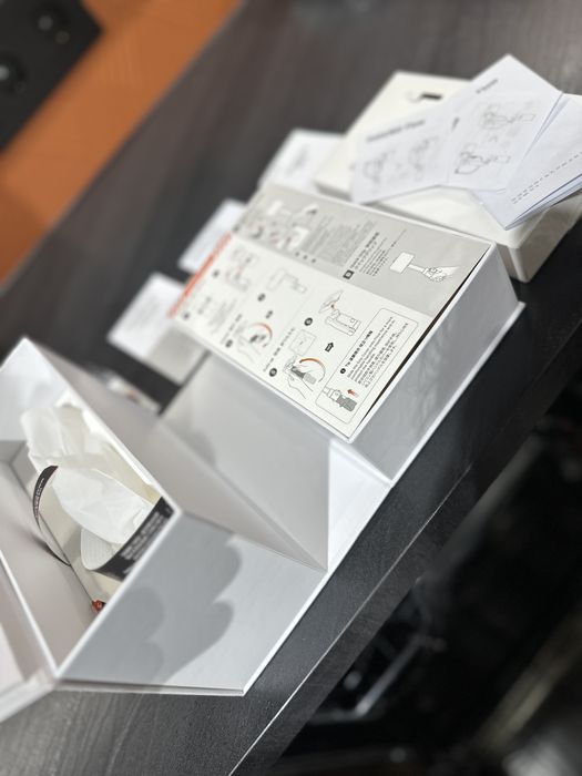 Стабилизатор новый Insta360 Flow Creator Kit Stone Grey свет и коробка