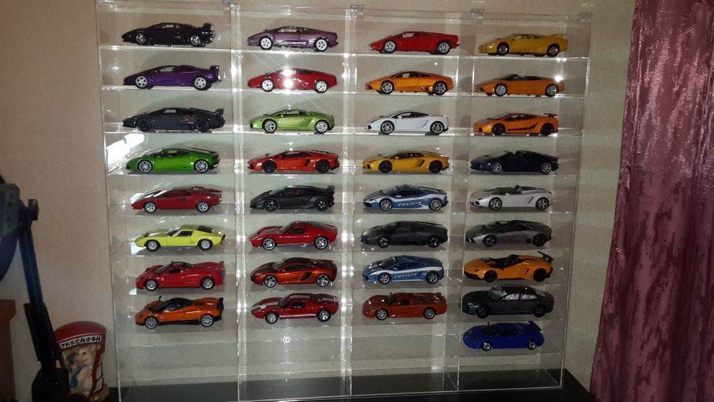 Продам полку на 40 моделей, масштаб 1:24