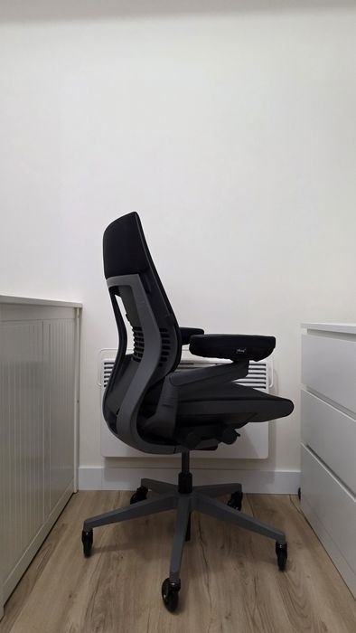 Steelcase Gesture — Cadeira Ergonómica Premium