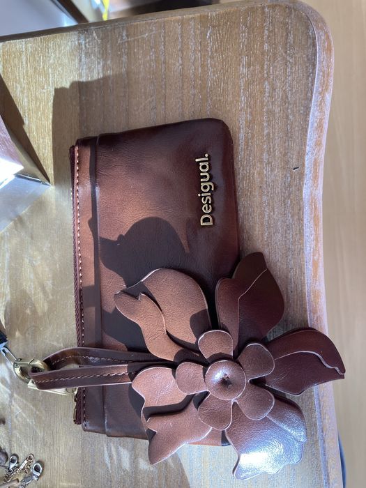 Carteira desigual nova