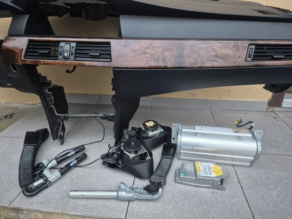 DESKA Konsola AIRBAG Napinacze BMW E60 E61