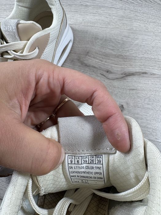 Skechers жіночі кросівки 40 розмір