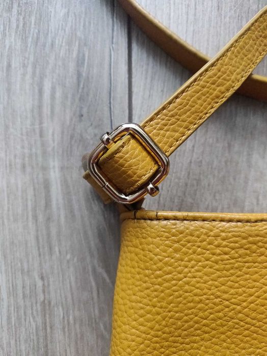 Кожаная сумка с вставками замши горчичного цвета 30х28х9 см.