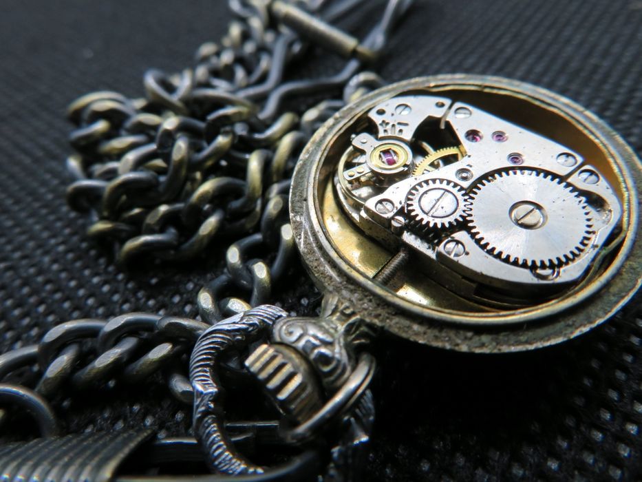 Relógio muito antigo senhora