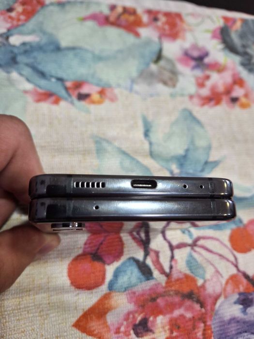 Телефон Samsung SM-F721B